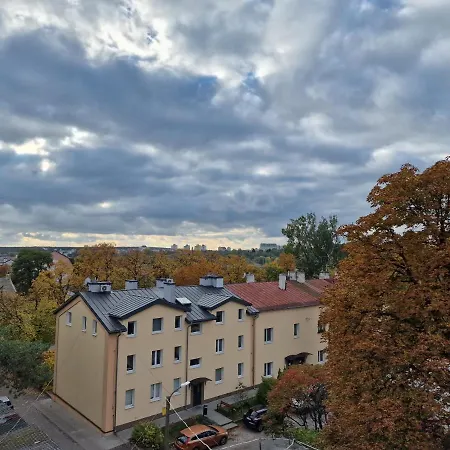 Max Parter, Free Parking Apartment