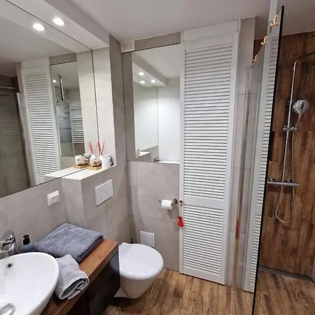 Max Parter, Free Parking Apartamento