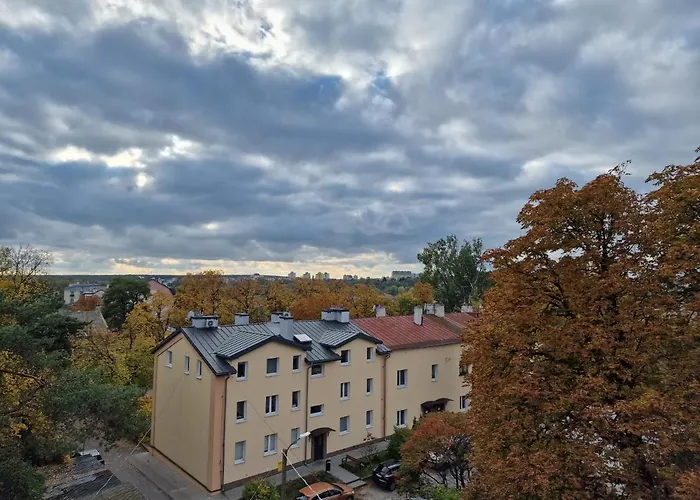 Max Parter, Free Parking Apartment